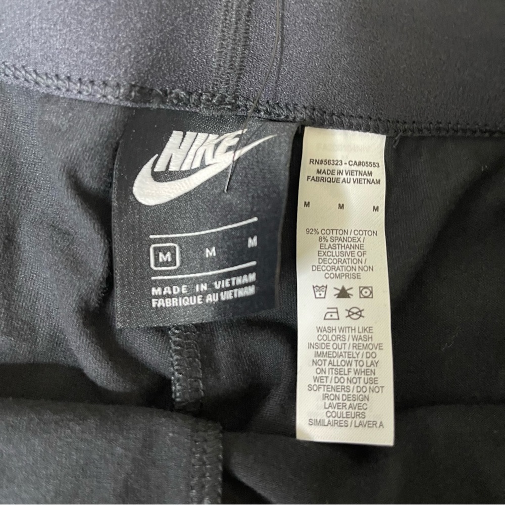 NEW Girl's Black Nike Leggings / Athletic Pants Youth Size Medium - Picture 2 of 4